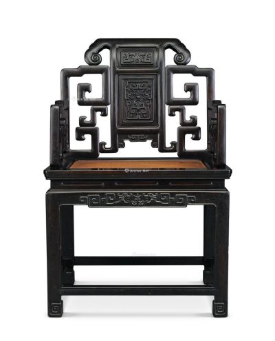 清中期 紫檀雕夔龙纹太师椅