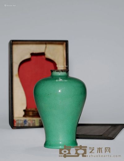 清18世纪 苹果绿釉梅瓶 高19cm