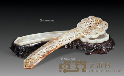 清 白玉透雕如意形香熏 长26.5cm；宽6.5cm；高1.7cm