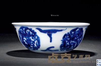明万历 青花团龙纹卧足碗 直径11.5cm
