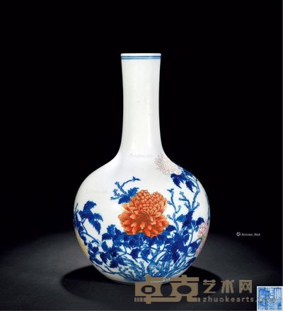 民国 青花粉彩牡丹纹天球瓶 高31.8cm