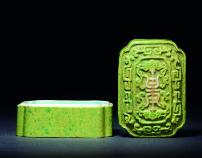 清 绿釉寿纹盒