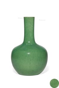 清中期 绿釉天球瓶
