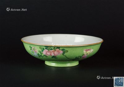 清 18世纪 绿地粉彩花卉碗