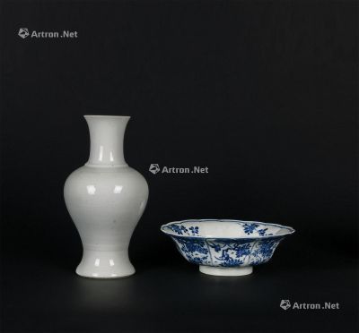 清 白釉瓶和青花莲纹碗
