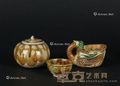 唐 唐三彩水丞和盖罐 (一组三件) 尺寸不一;高3.2-7cm
