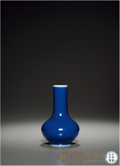 清雍正·霁蓝釉长颈瓶 高：13cm