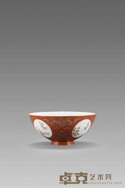 清 珊瑚红地描金开光花卉纹碗 D:19cm