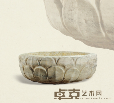 明·汉白玉莲瓣纹石盆 68×68×22cm