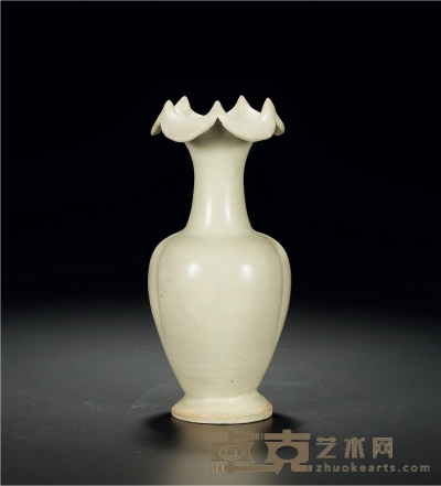 明以前·白釉葵口瓶 高：14.8cm  口径：6.5cm