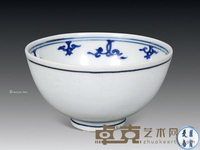 明万历 青花暗刻花卉小碗 直径10cm