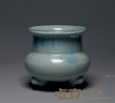 金 钧窑天青釉三足炉 高12cm