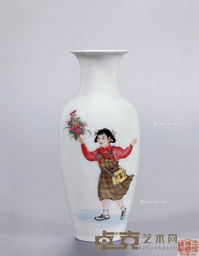 60年代 粉彩手工节日快乐人物薄胎瓶 高13cm