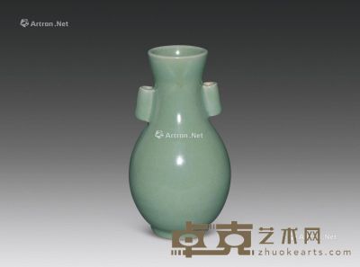 元代 龙泉窑豆青釉贯耳瓶 高16.0cm；口径4.9cm；足径5.2cm