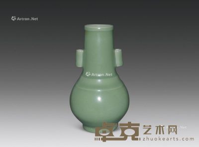 元代 龙泉窑豆青釉贯耳瓶 高18.0cm；口径4.8cm；足径6.3cm
