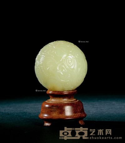 晚清期 和田白玉双龙戏珠球 直径4.7cm