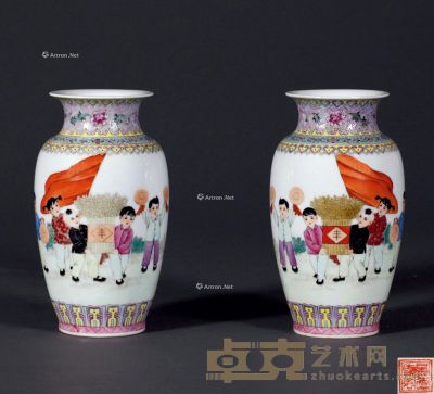 60年代 粉彩庆丰收人物故事瓶 （一对） 高20cm