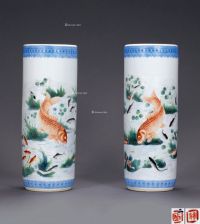 90年代 王鹤亭 粉彩鱼藻箭筒 （一对）