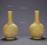 60年代 黄釉堆白挑花双燕天球瓶 （一对）