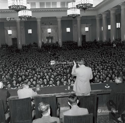 侯波 1957年 毛泽东在莫斯科大学讲话