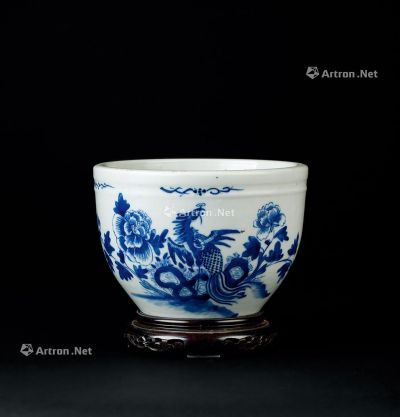 清代（1644～1911） 青花凤凰牡丹纹小缸