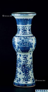 明万历（1573～1619） 青花博古花卉纹大花觚