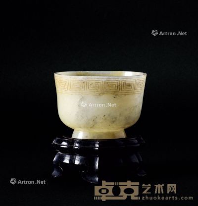 清代（1644-1911） 玉雕回纹杯 长7.6cm；宽6.3cm；高5.3cm