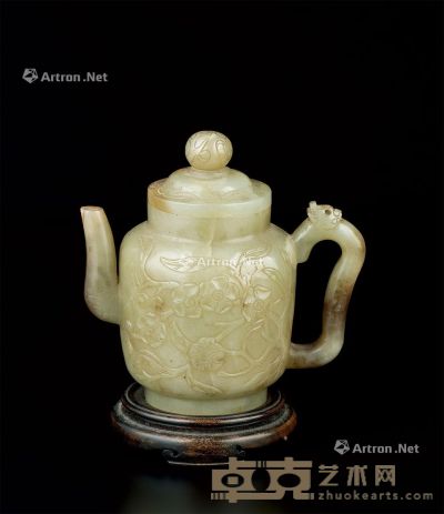 明代（1368-1644） 喜上眉梢纹青玉茶壶 宽11.8cm；高11.5cm
