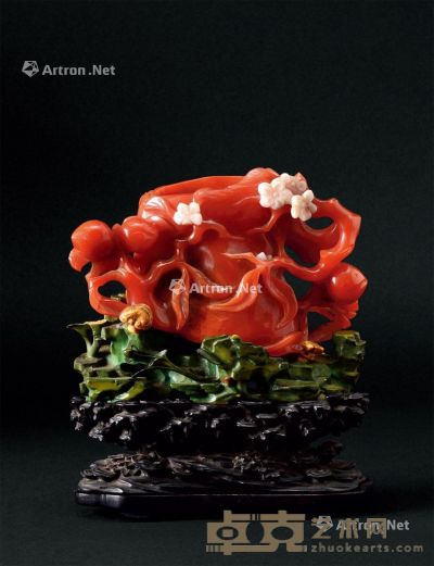 清乾隆（1736-1795） 南红巧雕桃树形花插 通高17cm