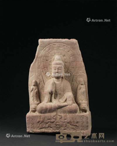 北魏（386-534） 红砂岩雕三尊佛像 长29cm