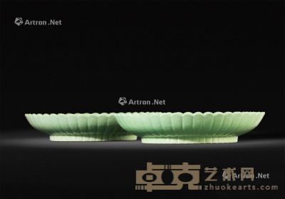 清乾隆 秋葵绿釉菊瓣盘 （一对） 直径17.5cm
