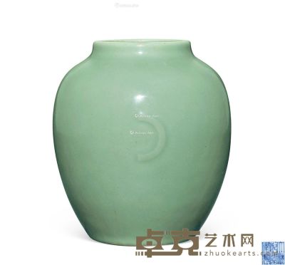 清乾隆 冬青釉月牙罐 高18.6cm