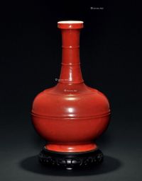 清18世纪 珊瑚红釉弦纹瓶