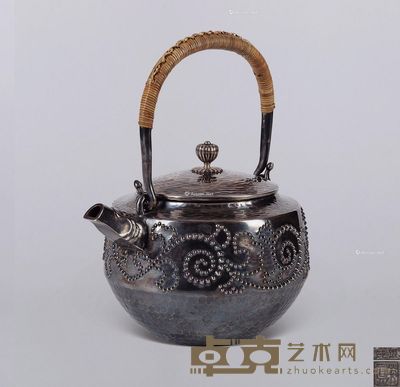 19世纪 荣真造·龙首·霰式珍珠花纹·银壶 高23.2cm；宽19.6cm