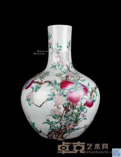 清代（1644-1911） 粉彩花卉僊桃纹天球瓶 高52.3cm