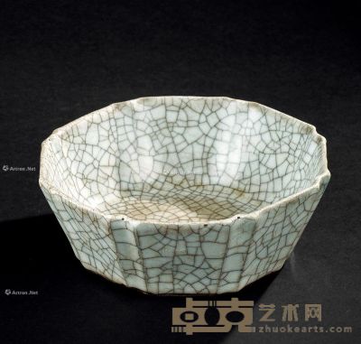 清代（1644-1911） 哥釉盘 直径15cm；高5.5cm