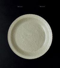 宋代（960-1279） 定窑白瓷刻海水双鱼纹花棱口盘