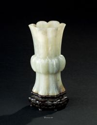 宋代（960-1279） 玉雕花觚形花瓶