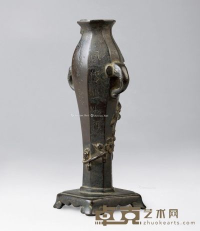 明代（1368-1644） 铜梅花纹双象耳花插 高14.7cm