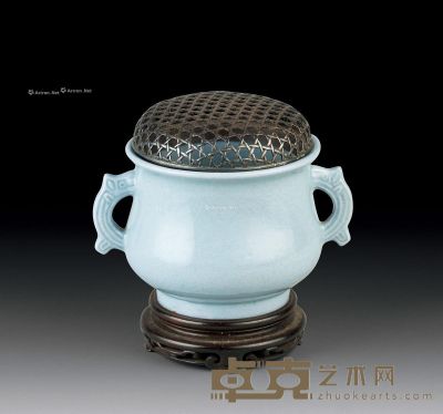 清乾隆（1736-1795） 天青釉双龙耳香炉 高7.4cm