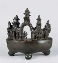 明代（1368-1644） 铜人物城门形香熏