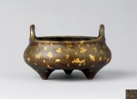 清代（1644-1911） 铜贴金冲天耳三足香炉