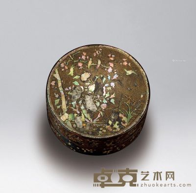 明代（1368-1644） 大漆镶螺钿花鸟纹化妆盒 直径12.4cm；高5.9cm
