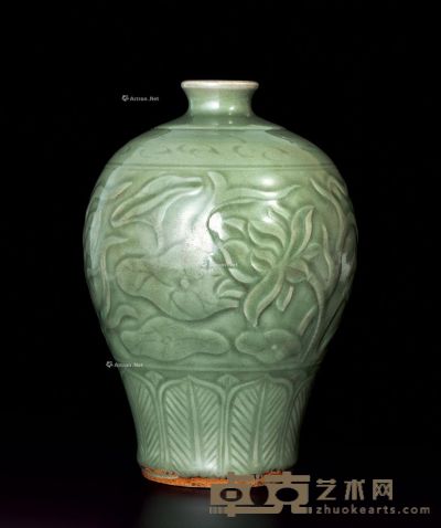 明代 龙泉窑 荷塘纹梅瓶 高24.5cm
