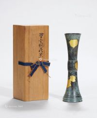 日本昭和时期 四世藏六造立鼓式涂金铜花器