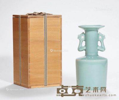 日本昭和时期 手冢央造仿龙泉双凤耳纸锤瓶 高24.5cm