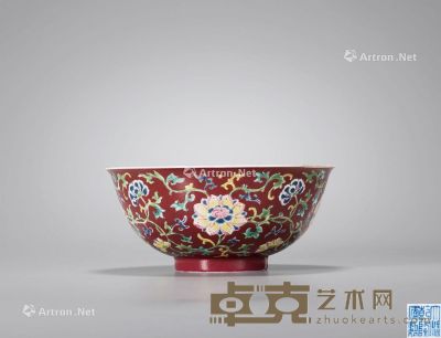 清乾隆 紫地粉彩缠枝花卉纹碗 直径17.8cm