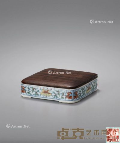 清乾隆 斗彩缠枝花卉纹盖盒 长7.8cm