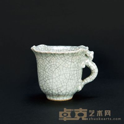 清 哥釉螭虎耳杯 （一件） 7×9cm