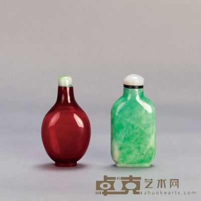红 绿料鼻烟壶 （一组二件） 6.5×3.5×1.8cm；7×3.4×1.2cm